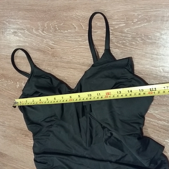 (M) H&M Soft Ruffle V Neck One Piece Swimsuit Beach Vacation Resortwear Poolside - Picture 6 of 7